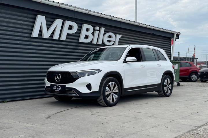 Hvid Mercedes EQB250+ fra 2024 set udefra