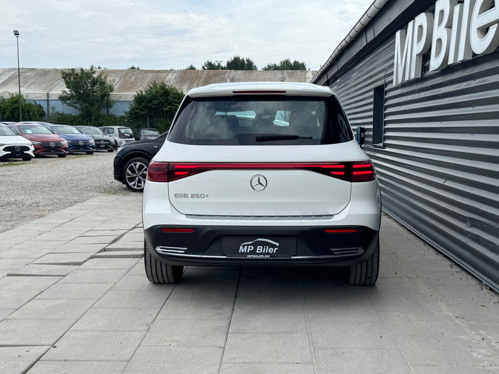 Hvid Mercedes EQB250+ fra 2024
