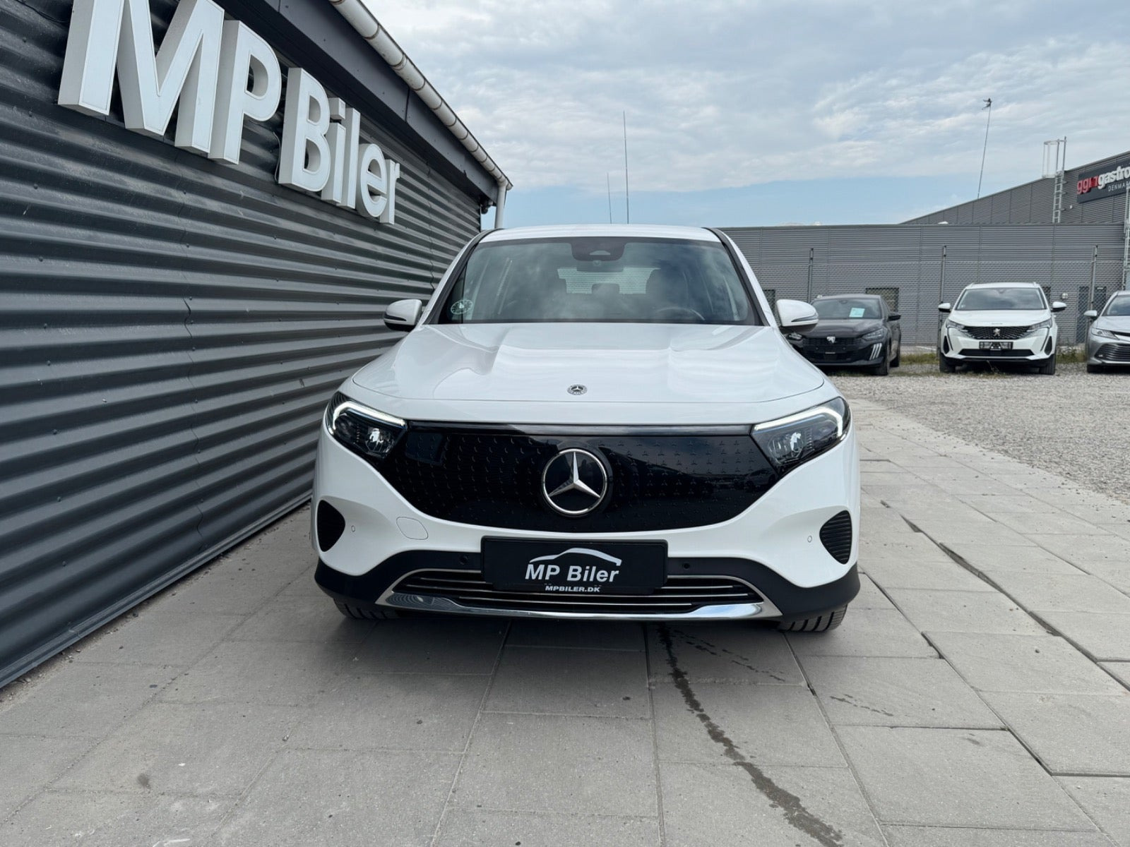 Hvid Mercedes EQB250+ fra 2024