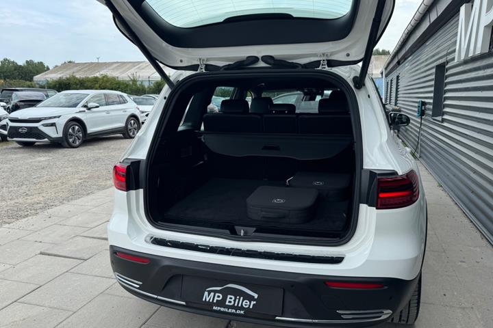 Hvid Mercedes EQB250+ fra 2024