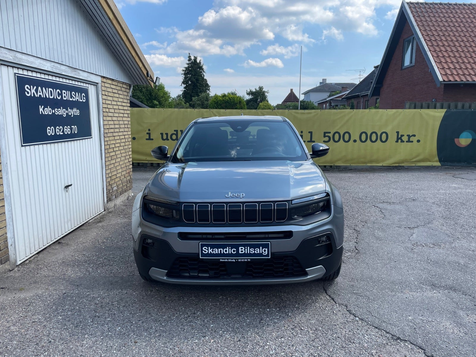 Sølv Jeep Avenger fra 2025