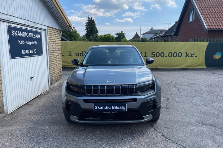 Sølv Jeep Avenger fra 2025