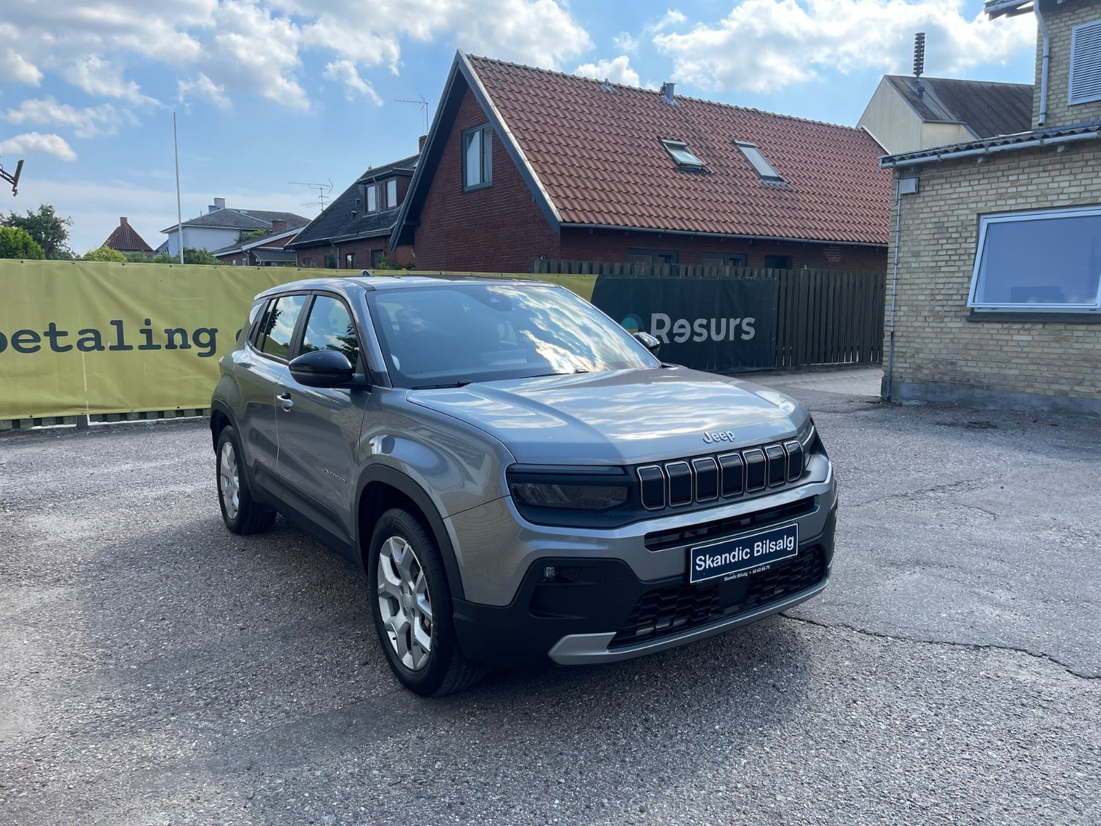 Sølv Jeep Avenger fra 2025