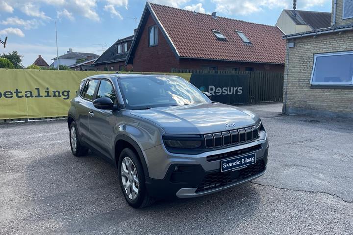 Sølv Jeep Avenger fra 2025