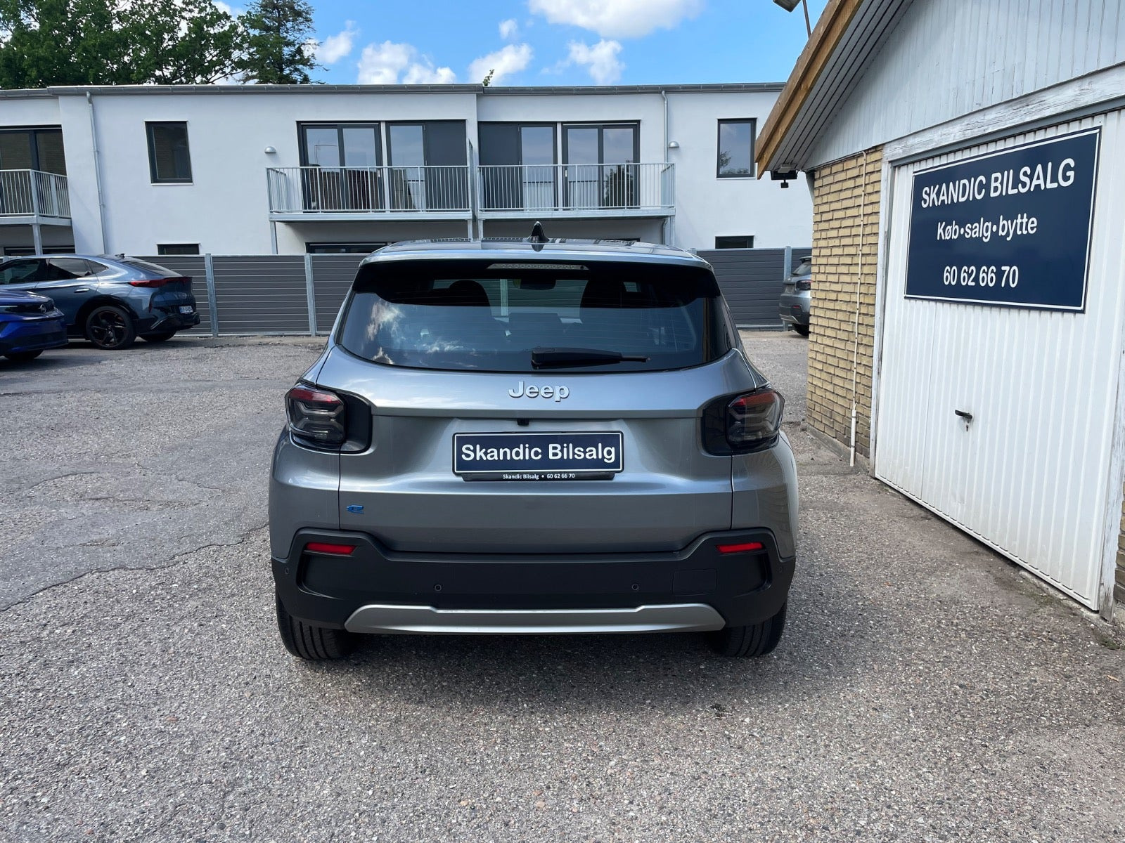 Sølv Jeep Avenger fra 2025