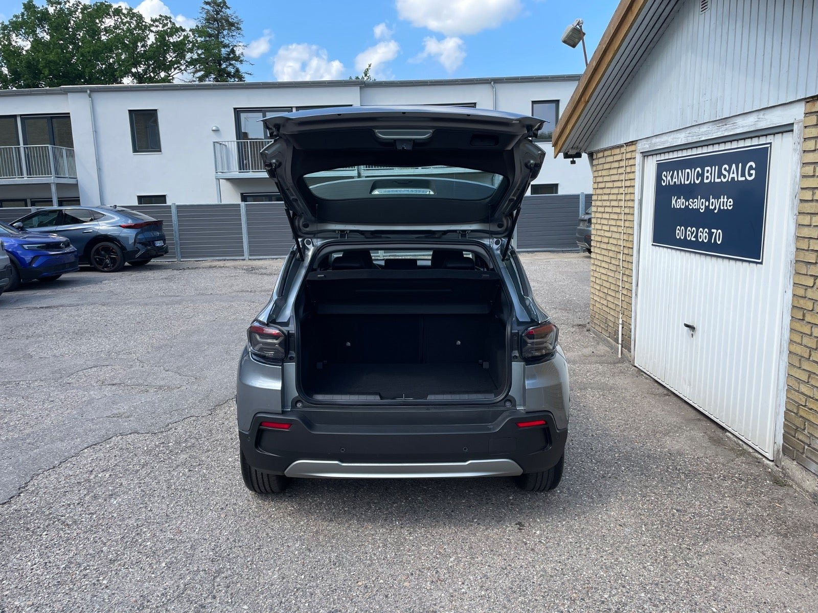 Sølv Jeep Avenger fra 2025