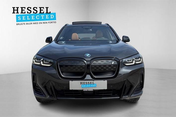 Grå BMW iX3 fra 2023