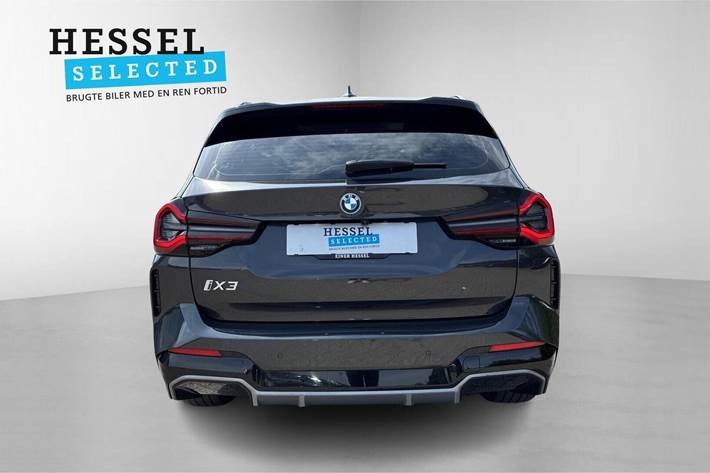 Grå BMW iX3 fra 2023