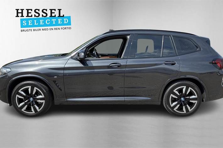 Grå BMW iX3 fra 2023
