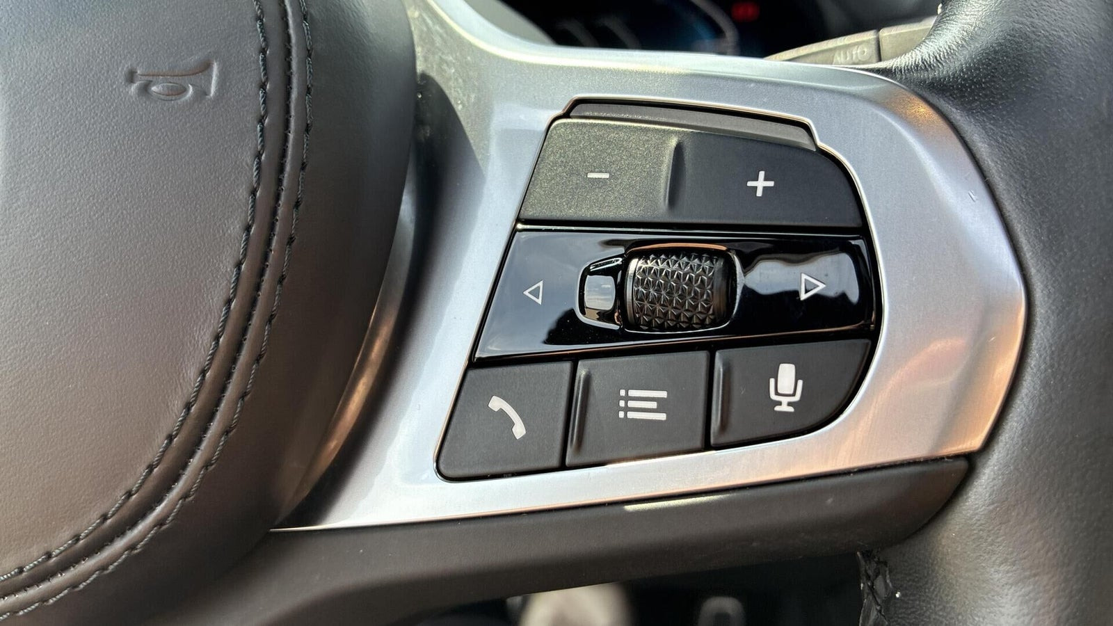 Grå BMW iX3 fra 2023