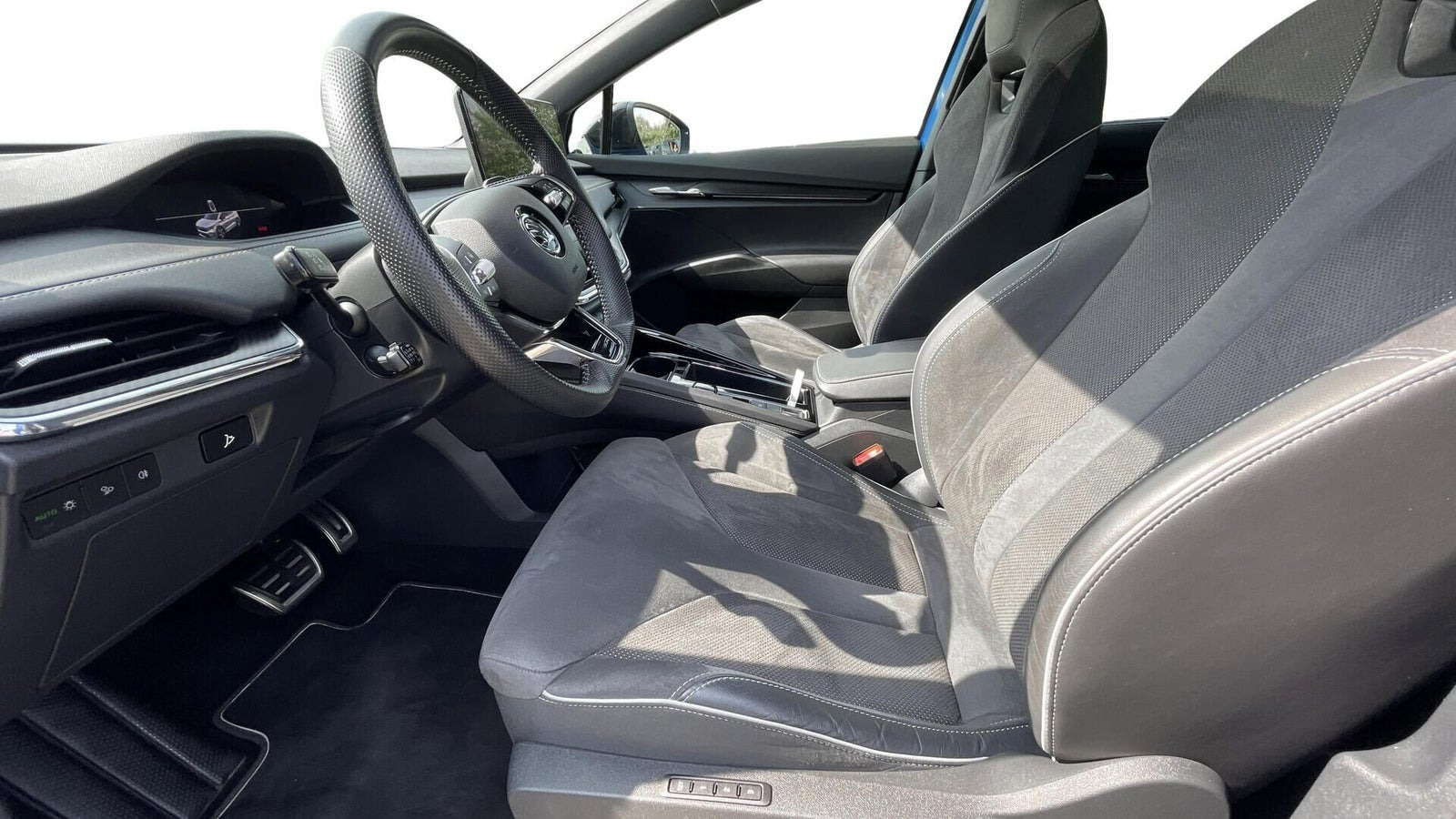 Blå Skoda Enyaq fra 2023