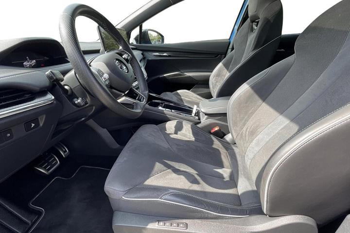 Blå Skoda Enyaq fra 2023