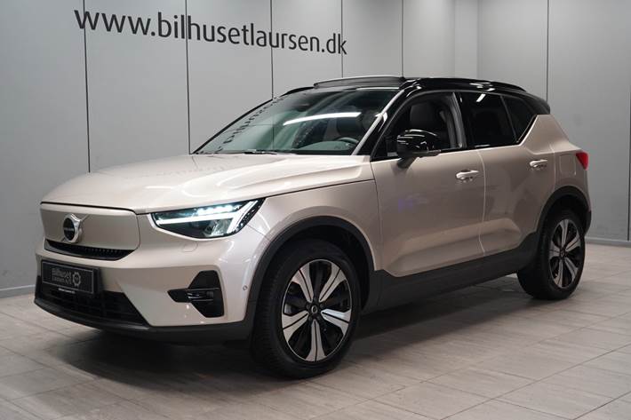Beige Volvo XC40 fra 2023