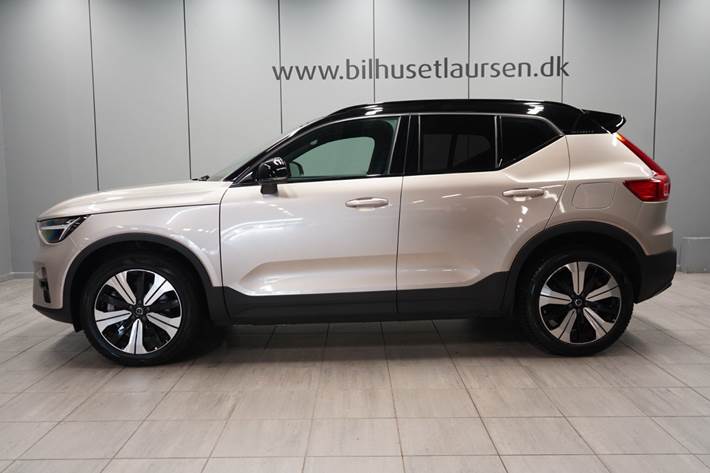 Beige Volvo XC40 fra 2023