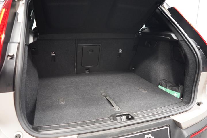 Beige Volvo XC40 fra 2023