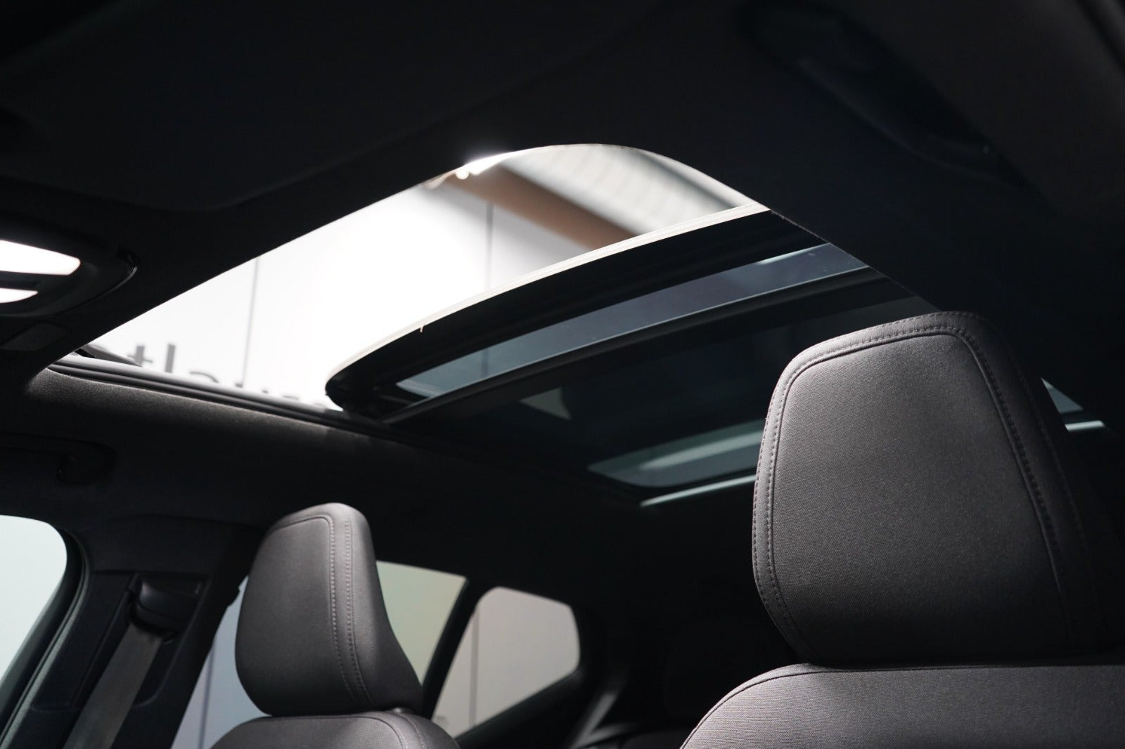 Beige Volvo XC40 fra 2023