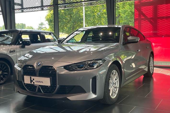 Sølv BMW i4 fra 2024