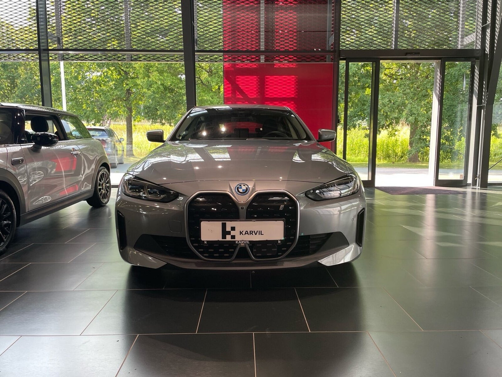 Sølv BMW i4 fra 2024