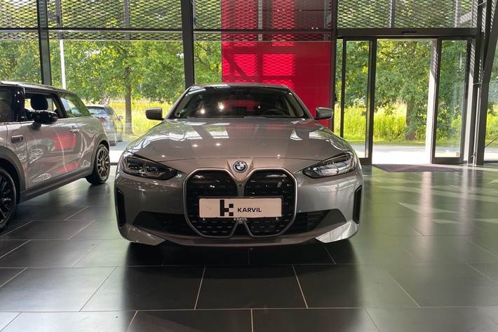 Sølv BMW i4 fra 2024