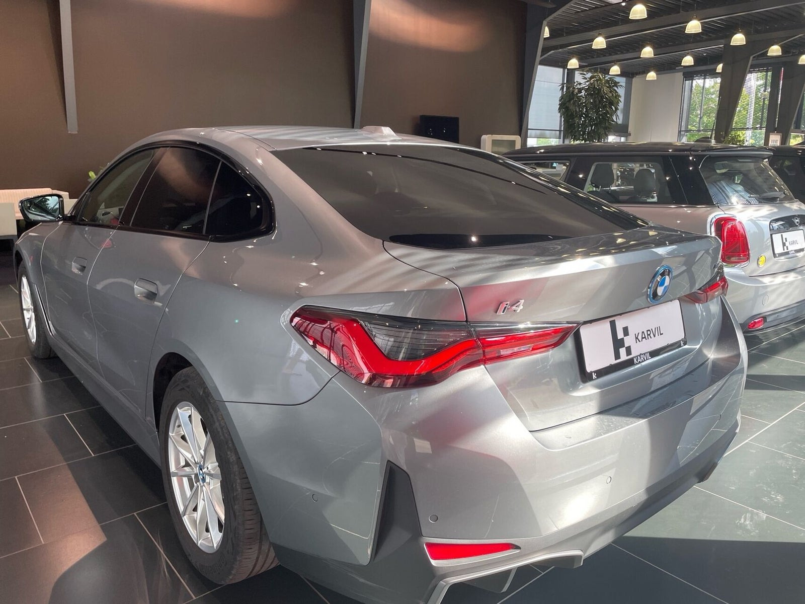 Sølv BMW i4 fra 2024