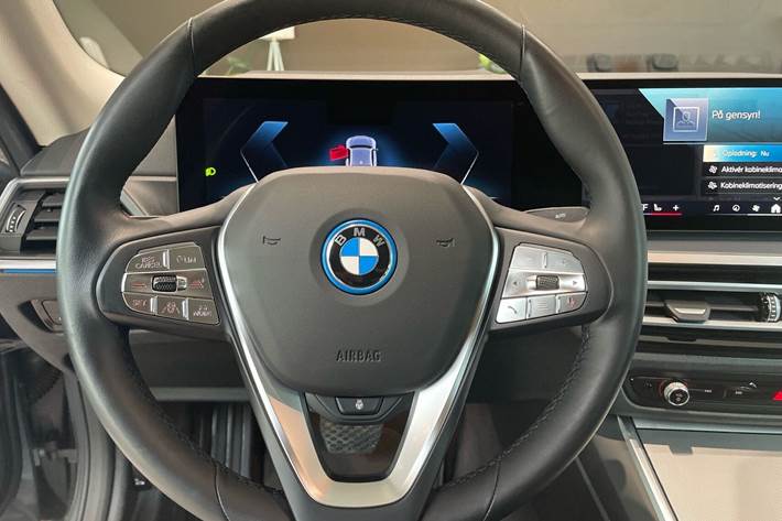 Sølv BMW i4 fra 2024
