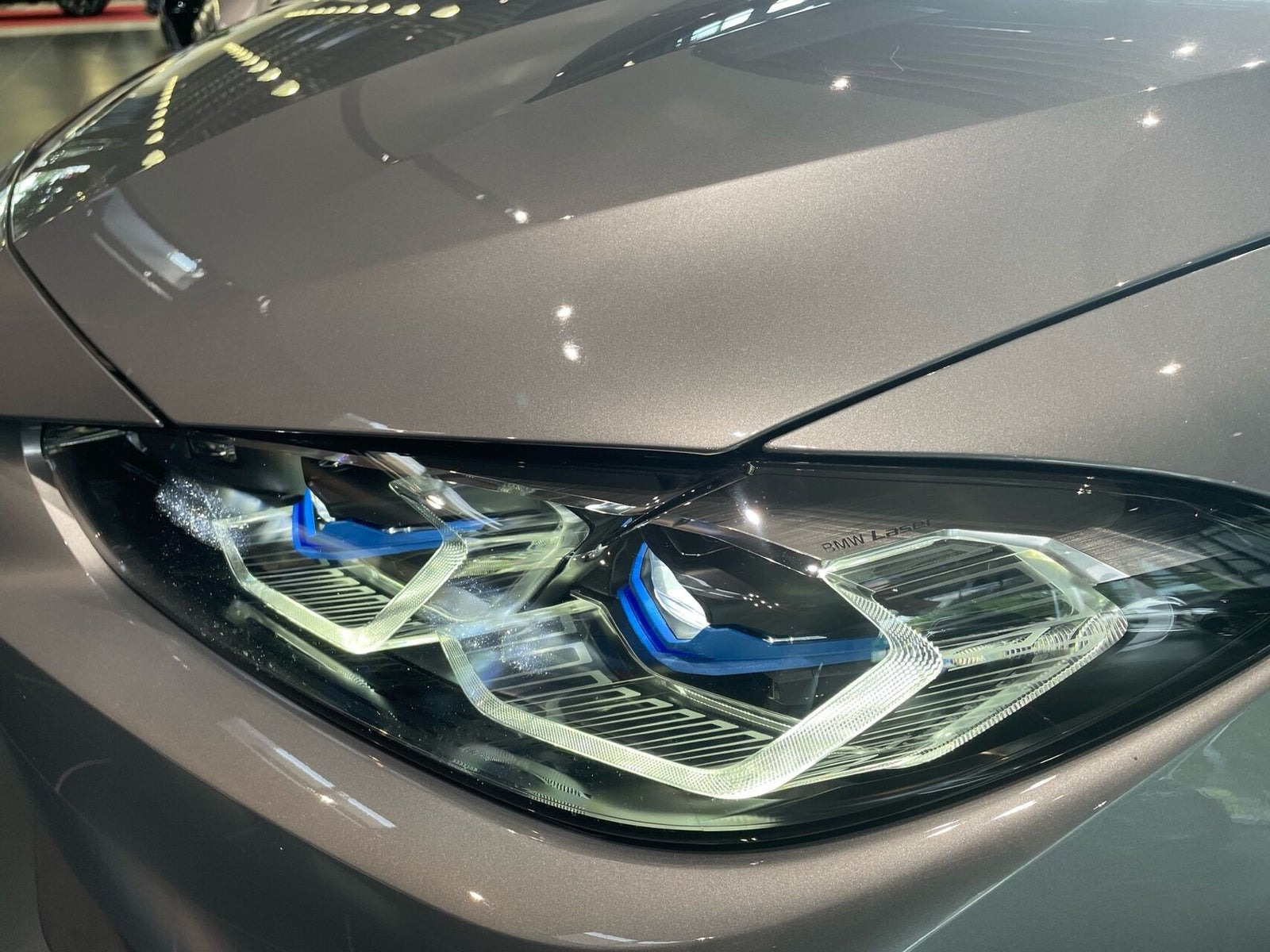 Sølv BMW i4 fra 2024