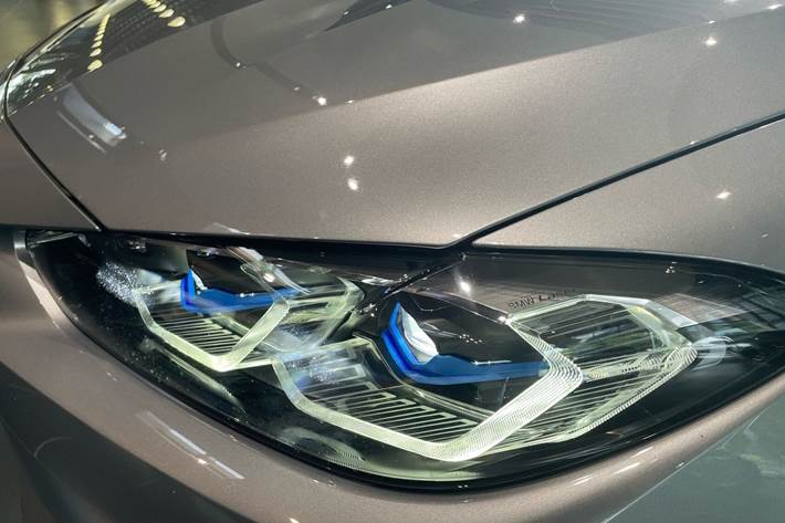 Sølv BMW i4 fra 2024
