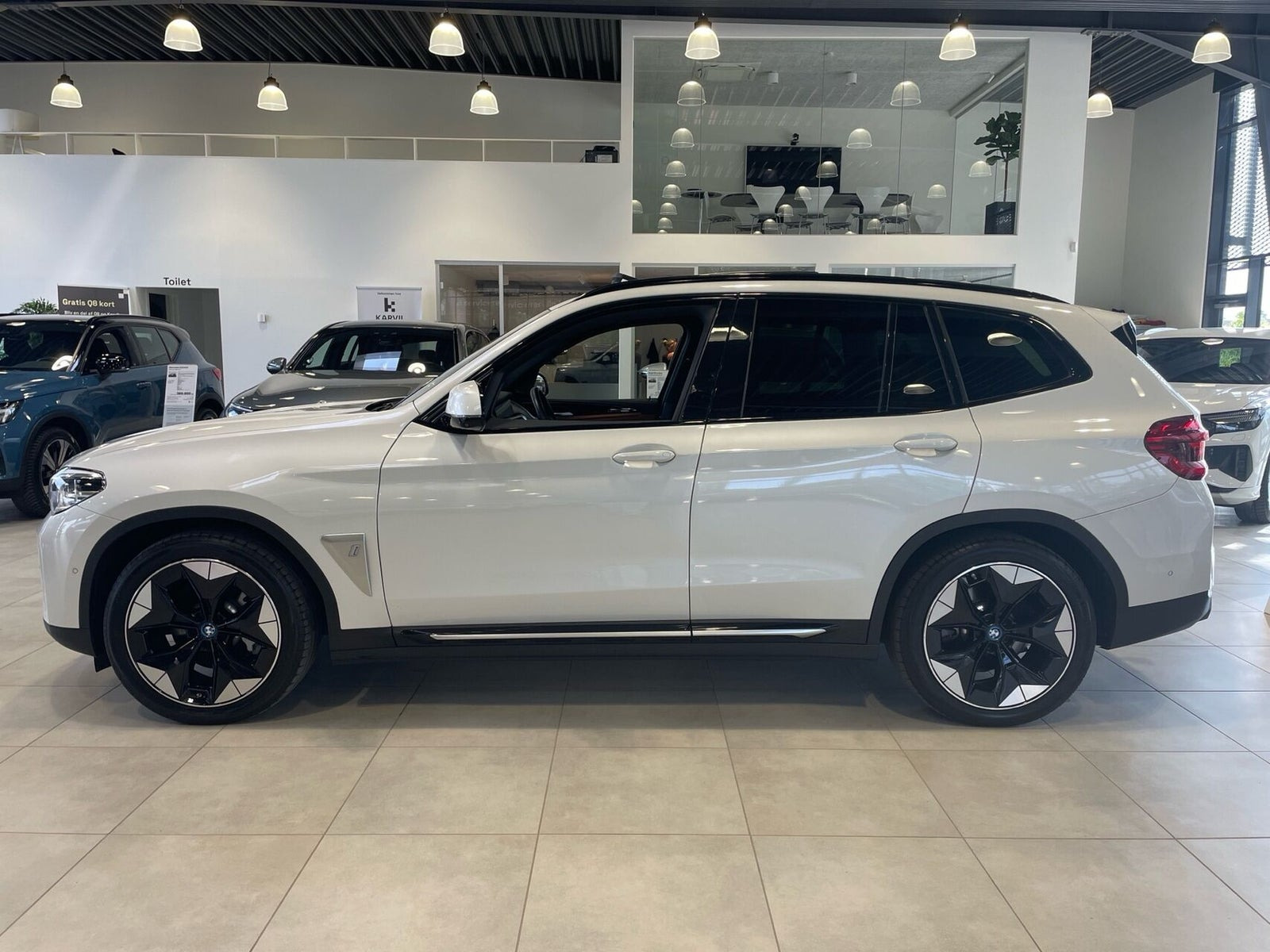 Hvid BMW iX3 fra 2021