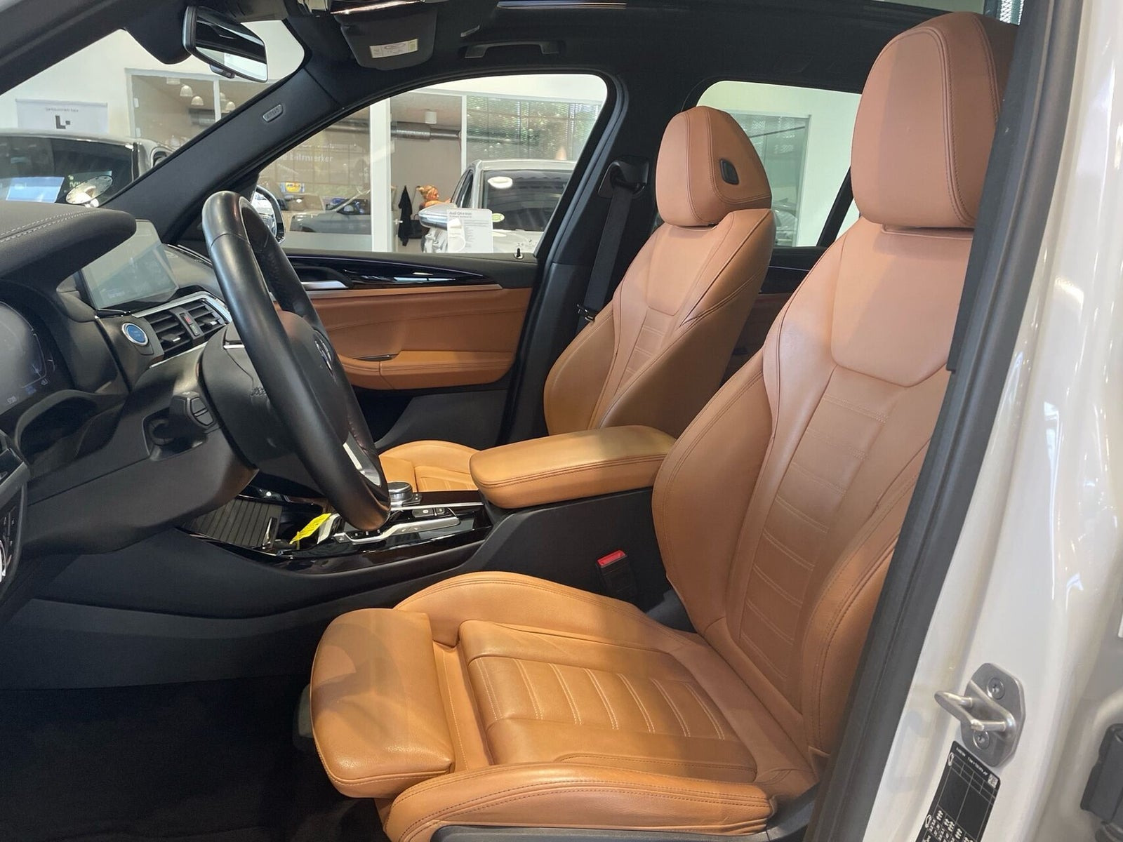 Hvid BMW iX3 fra 2021