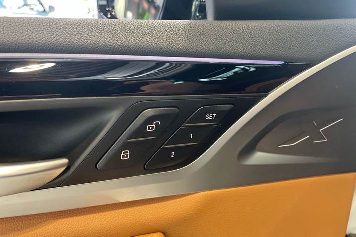 Hvid BMW iX3 fra 2021