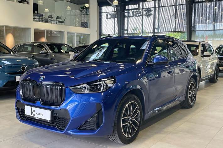 Blå BMW iX1 fra 2023