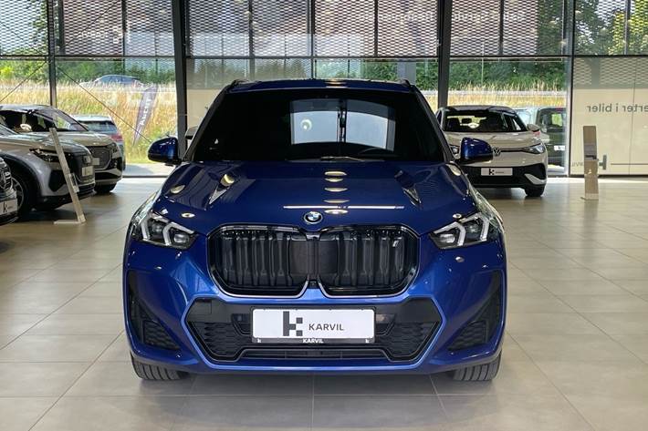 Blå BMW iX1 fra 2023