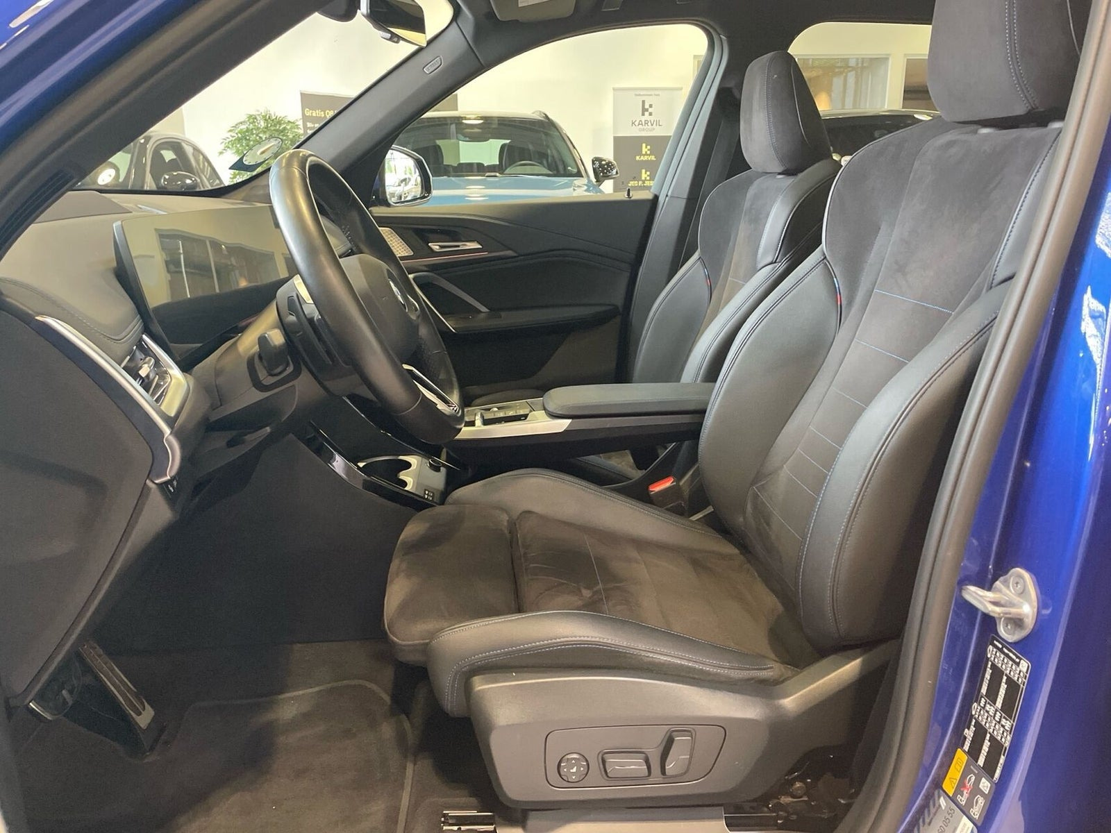 Blå BMW iX1 fra 2023