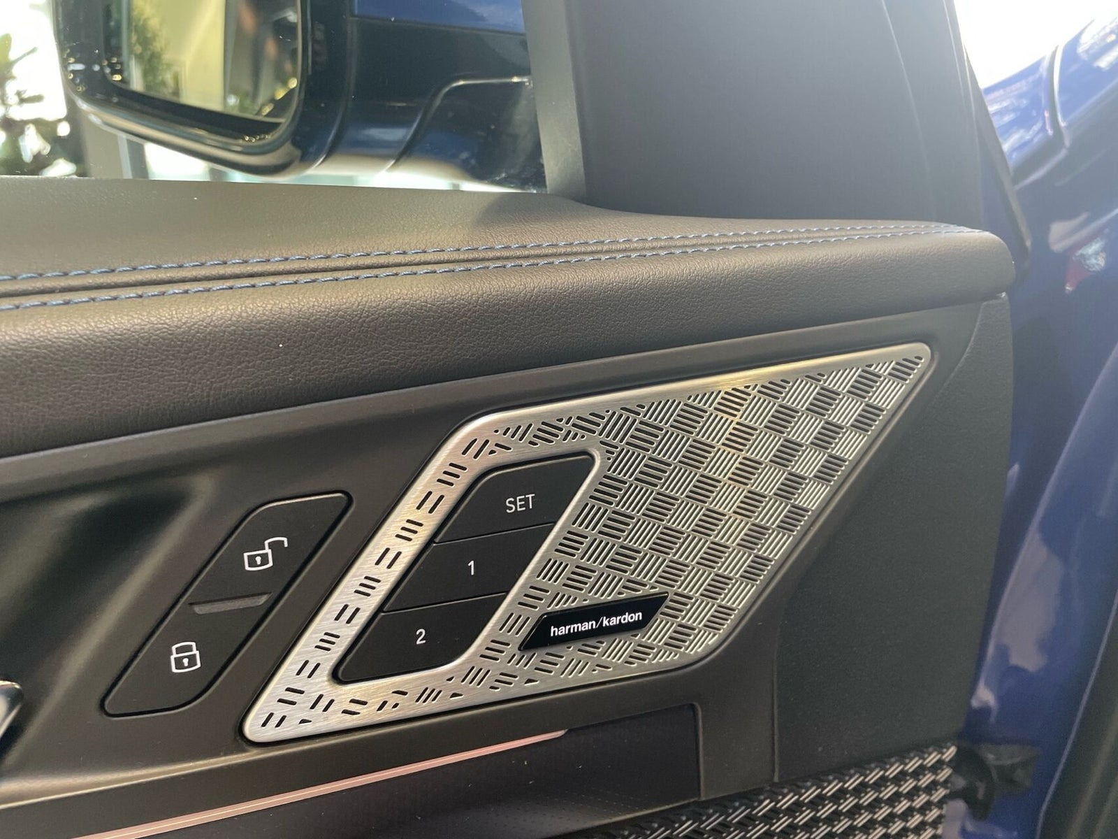 Blå BMW iX1 fra 2023