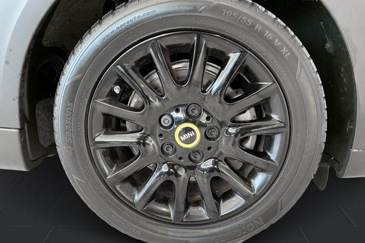 Sort Mini Cooper SE fra 2023