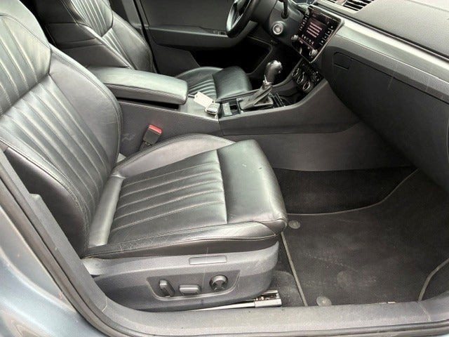 Grå Skoda Superb fra 2019