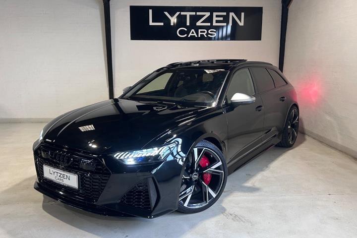 Sort Audi RS6 fra 2022 set udefra