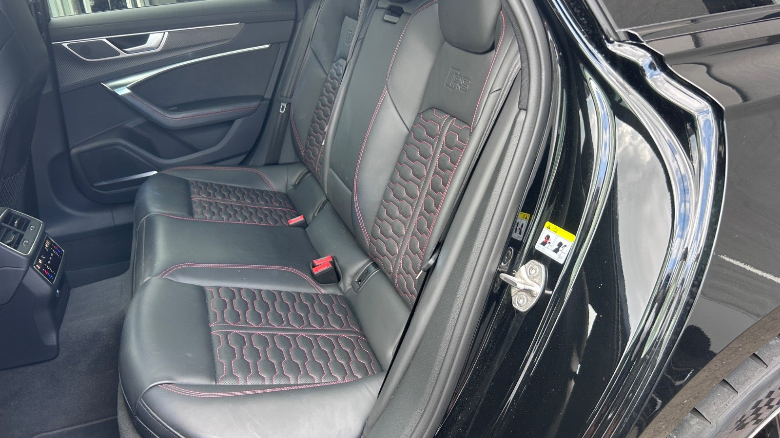 Sort Audi RS6 fra 2022