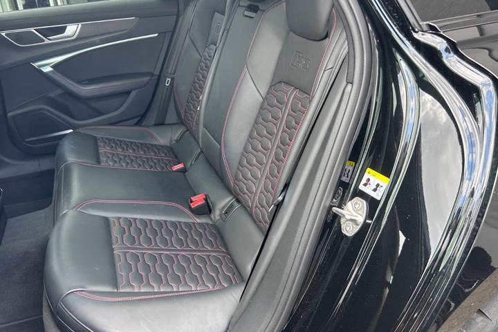 Sort Audi RS6 fra 2022