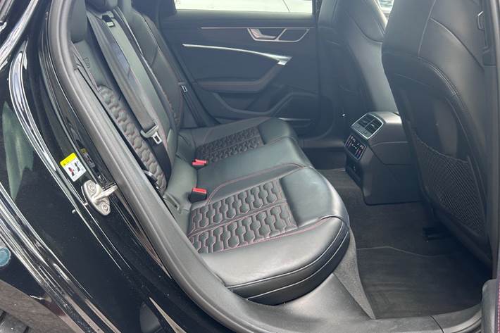 Sort Audi RS6 fra 2022