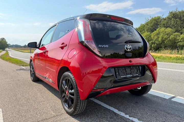 Rød Toyota Aygo fra 2018