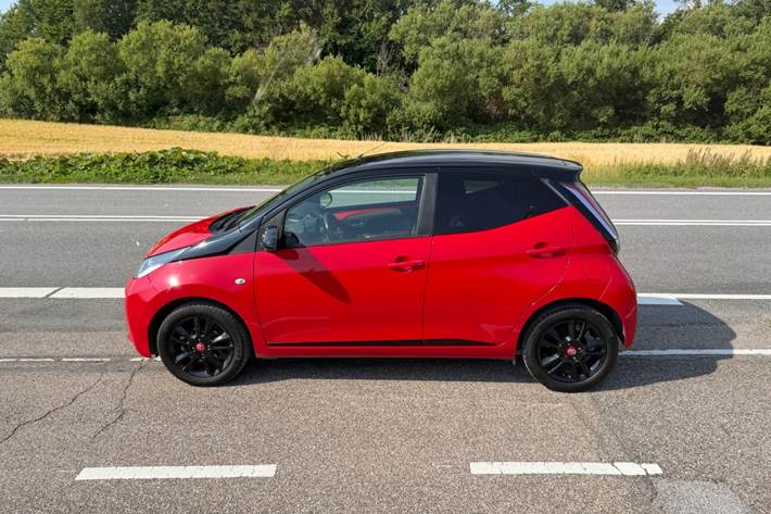 Rød Toyota Aygo fra 2018