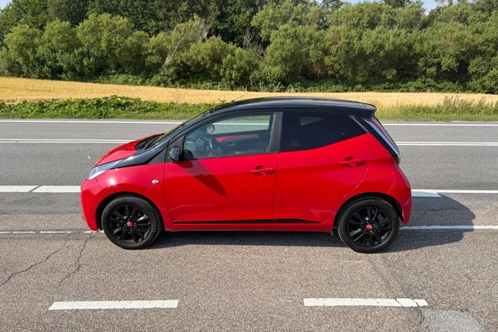 Rød Toyota Aygo fra 2018