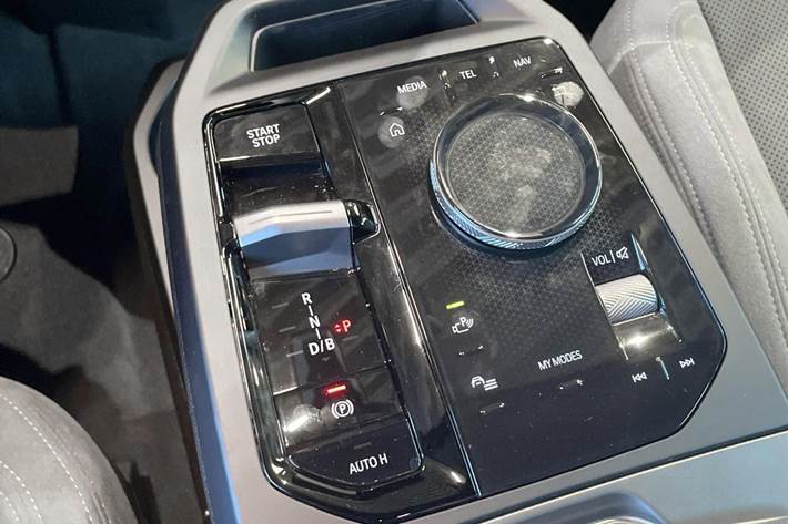 Sort BMW iX fra 2026