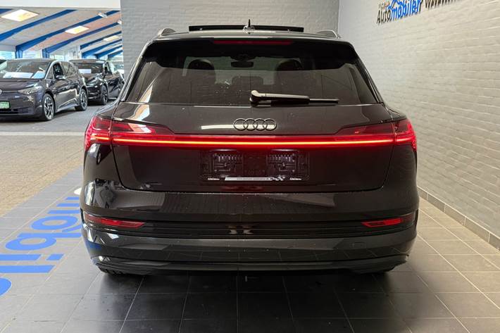 Sort Audi e-tron fra 2021