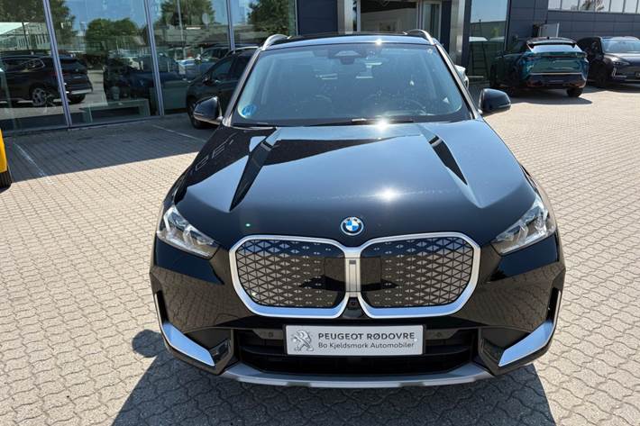 Sort BMW iX1 fra 2025