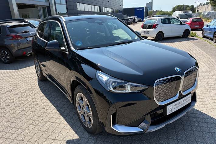 Sort BMW iX1 fra 2025