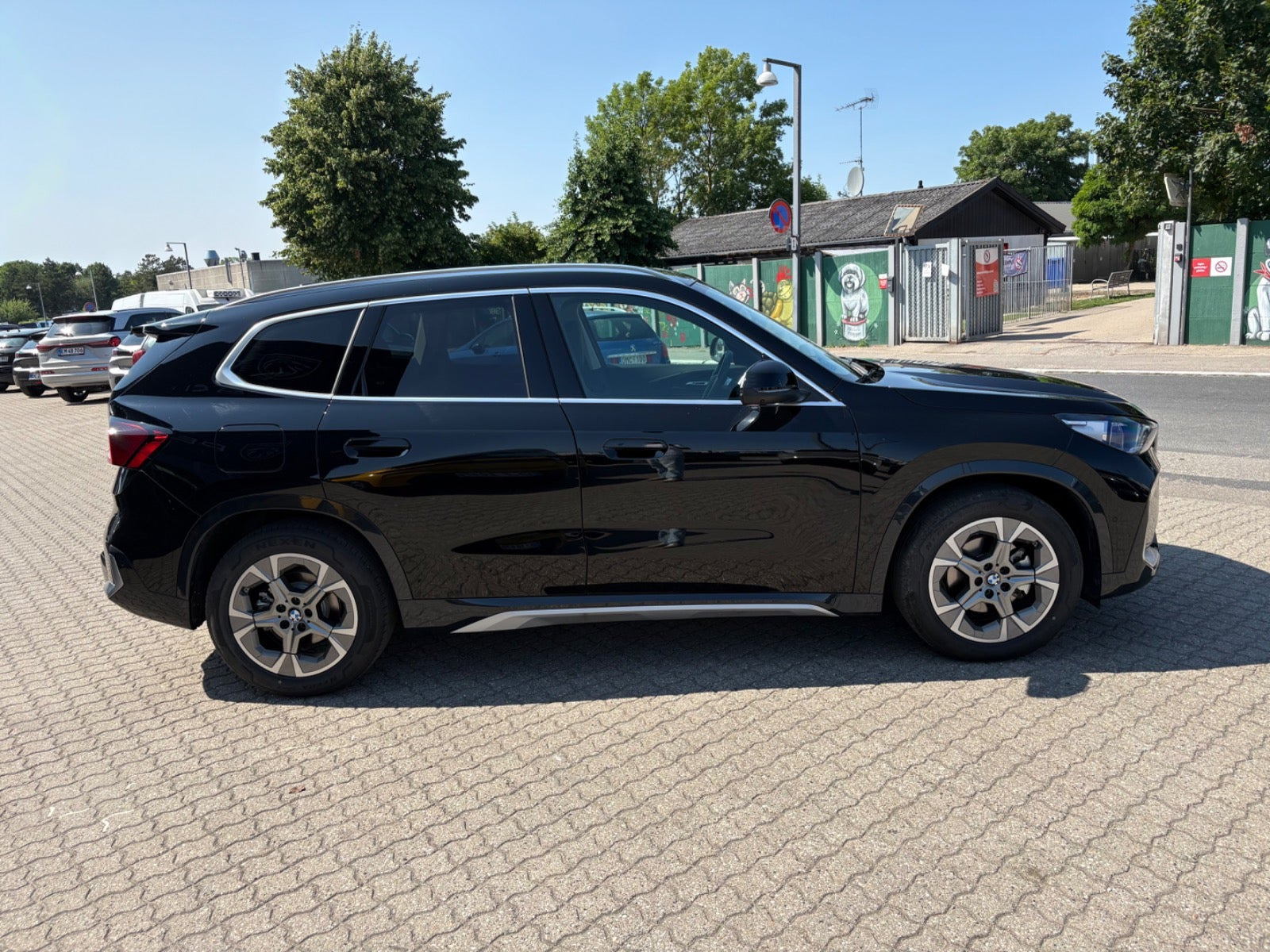 Sort BMW iX1 fra 2025