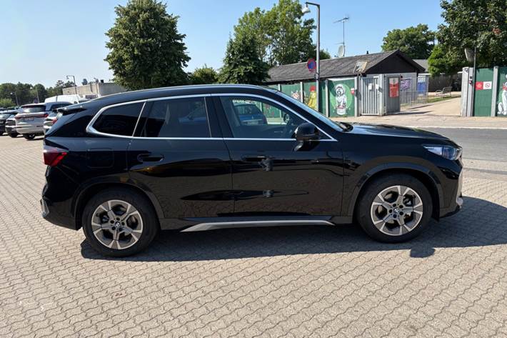 Sort BMW iX1 fra 2025
