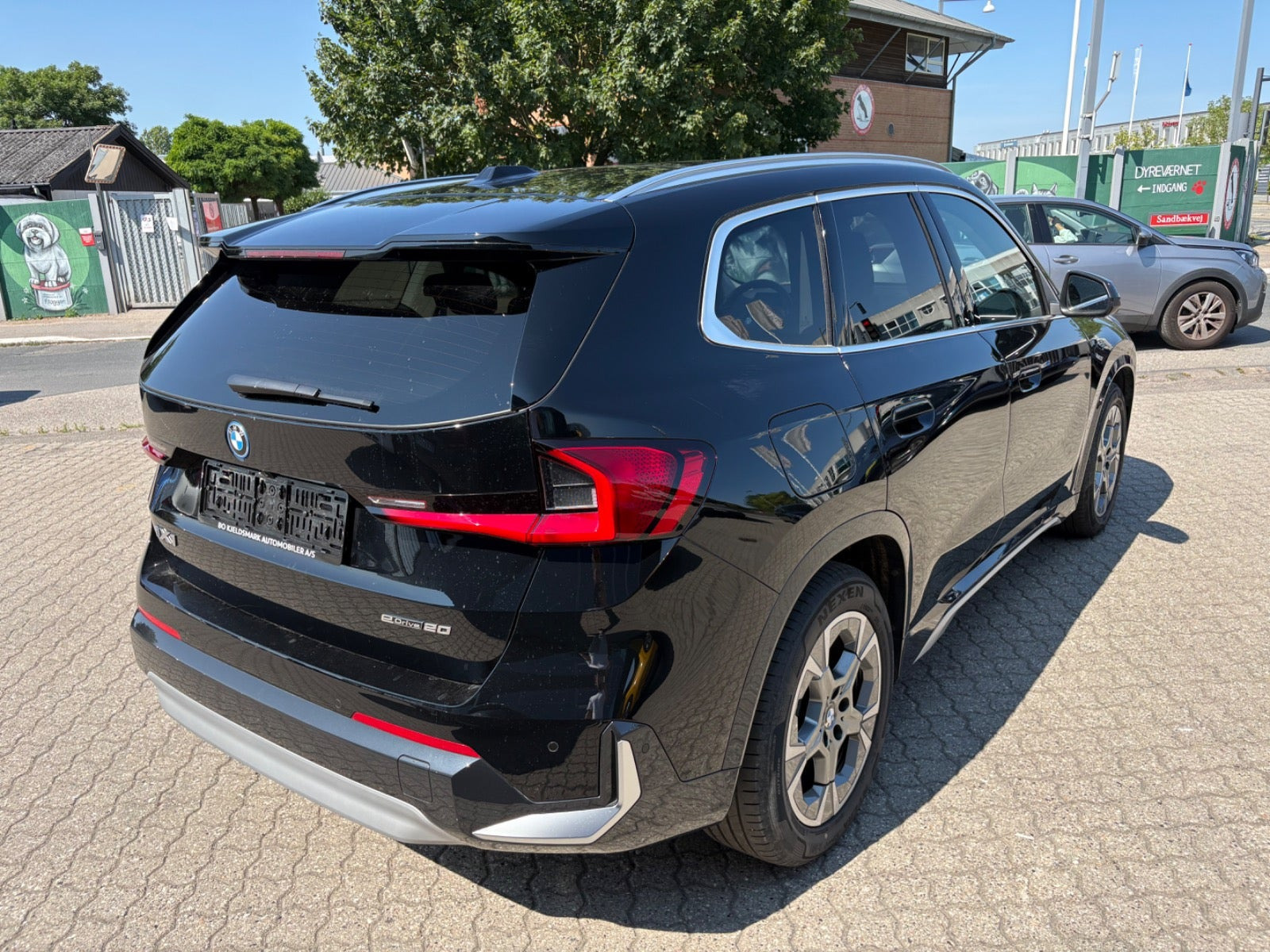 Sort BMW iX1 fra 2025